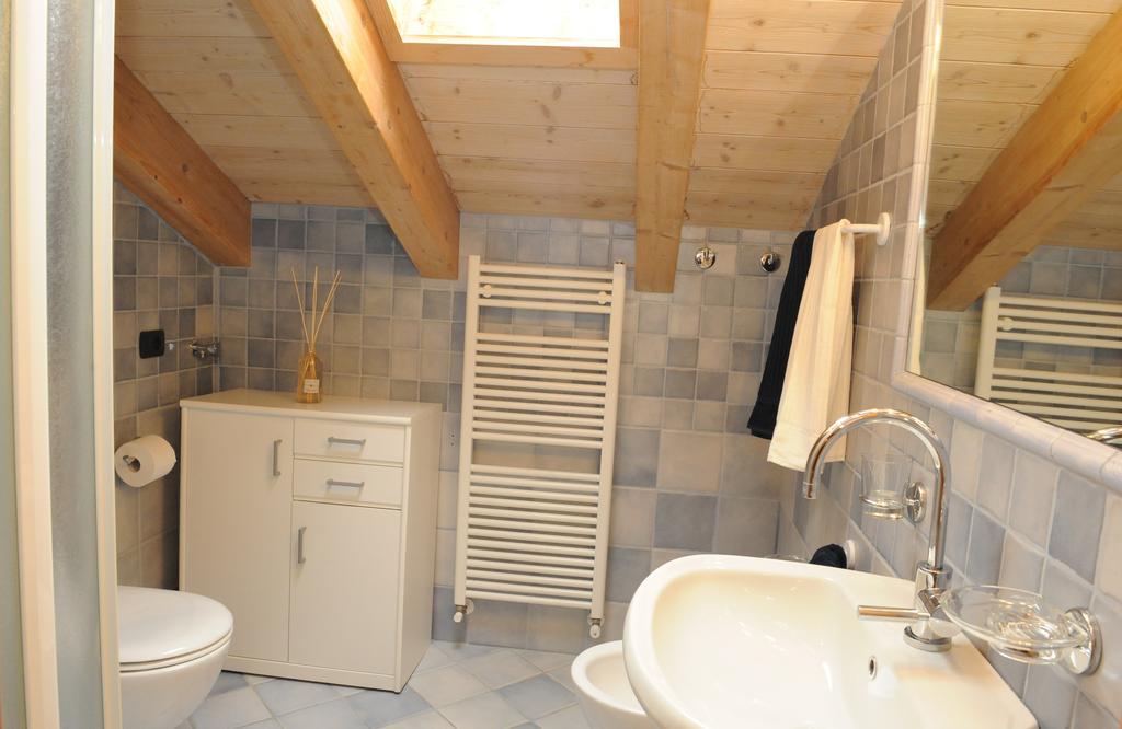 Chalet Tea Da Bondi Livigno Kamer foto